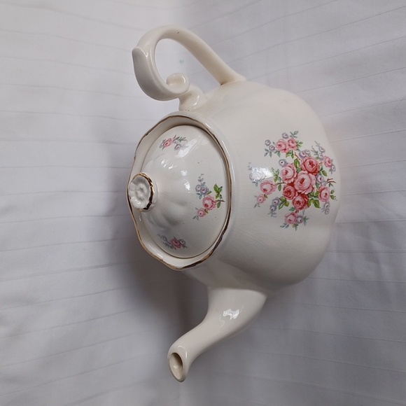Arnels Floral "Doreen & Marty" Vintage Teapot - Picture 2 of 14